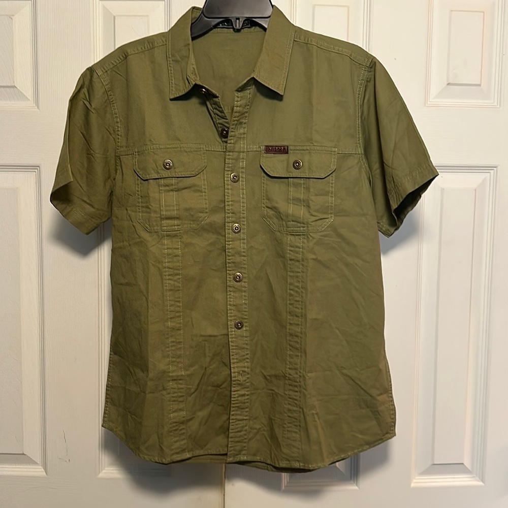 Vogue Collection Outdoor Series Button front shirt with 2 flap pockets